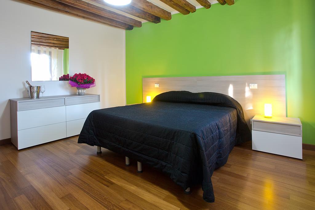Good Wine Apartments Венеция Номер фото