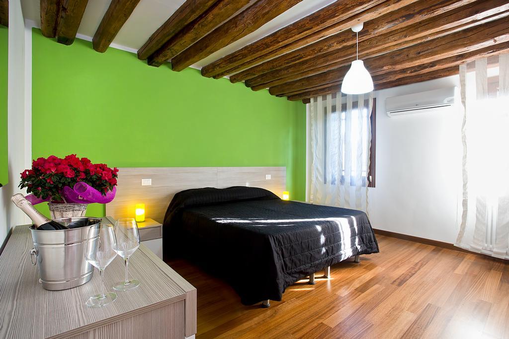 Good Wine Apartments Венеция Номер фото